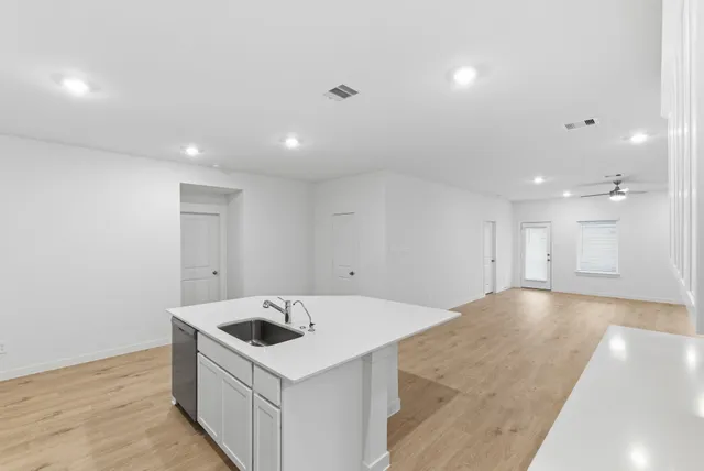 $2,400 | 4311 Windsor Forest, Fulshear, TX 77494