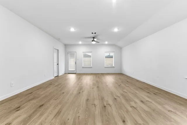 $2,400 | 4311 Windsor Forest, Fulshear, TX 77494