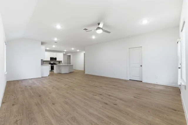 $2,400 | 4311 Windsor Forest, Fulshear, TX 77494