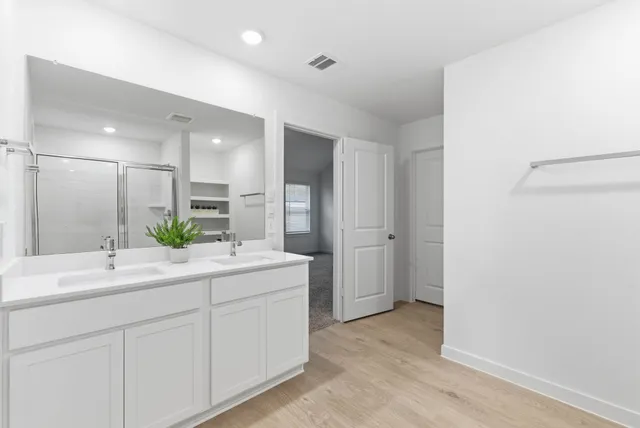 $2,400 | 4311 Windsor Forest, Fulshear, TX 77494