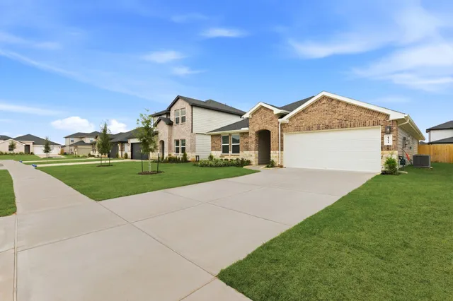 $2,400 | 4311 Windsor Forest, Fulshear, TX 77494