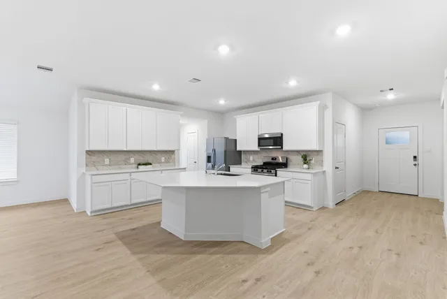 $2,400 | 4311 Windsor Forest, Fulshear, TX 77494