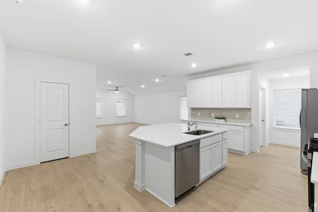 $2,400 | 4311 Windsor Forest, Fulshear, TX 77494