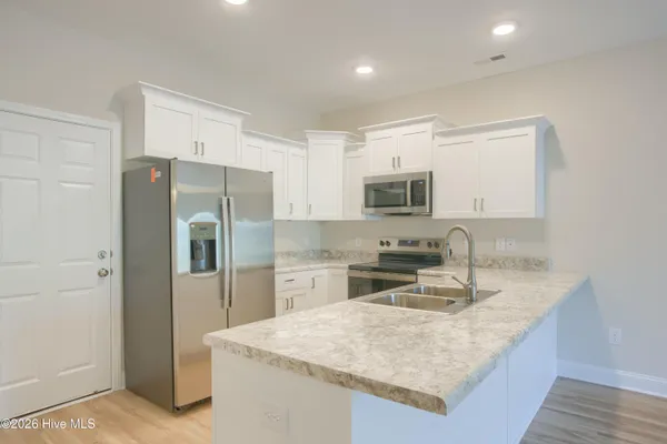 $304,900 | 212 Sandpiper Place, Sneads Ferry, NC 28460