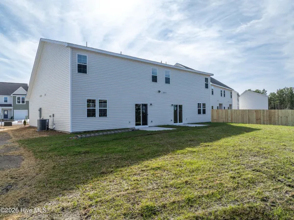 $304,900 | 212 Sandpiper Place, Sneads Ferry, NC 28460