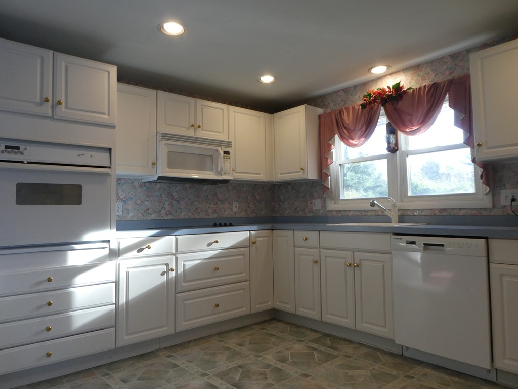 215 Nicholas Road Raynham, MA 02767 - Photo 9 of 19 Gallery Image 9