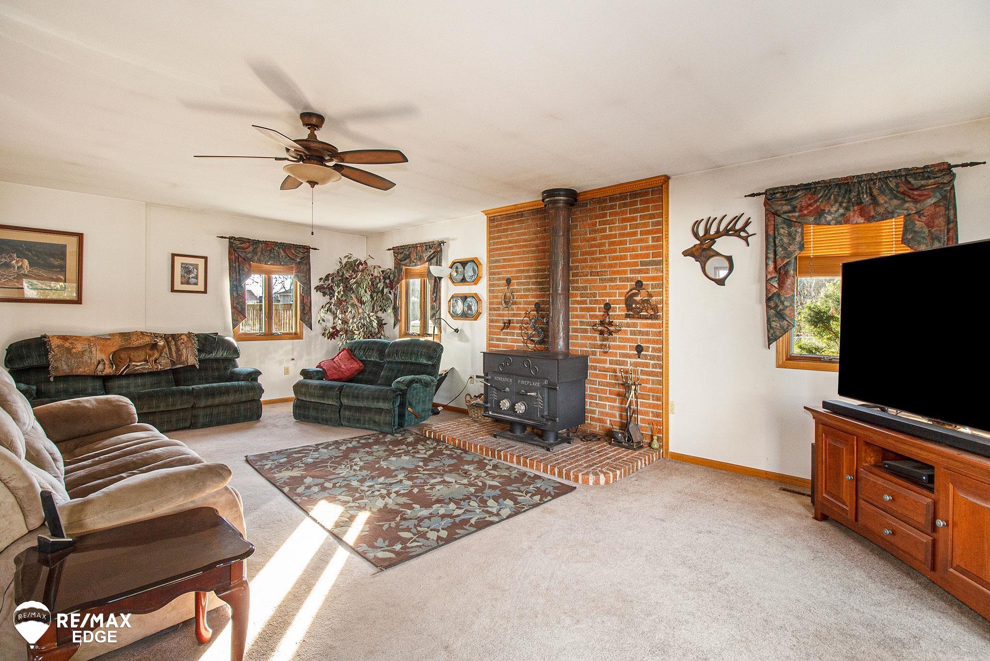 9441 East Coldwater Road Davison, MI 48423 - Photo 11 of 25 50095435-10.JPG