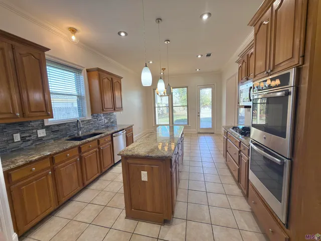 $2,700 | 10721 Hillmont Avenue, Baton Rouge, LA 70810