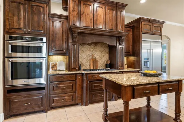 $979,000 | 1106 Iberian Court, Granbury, TX 76048