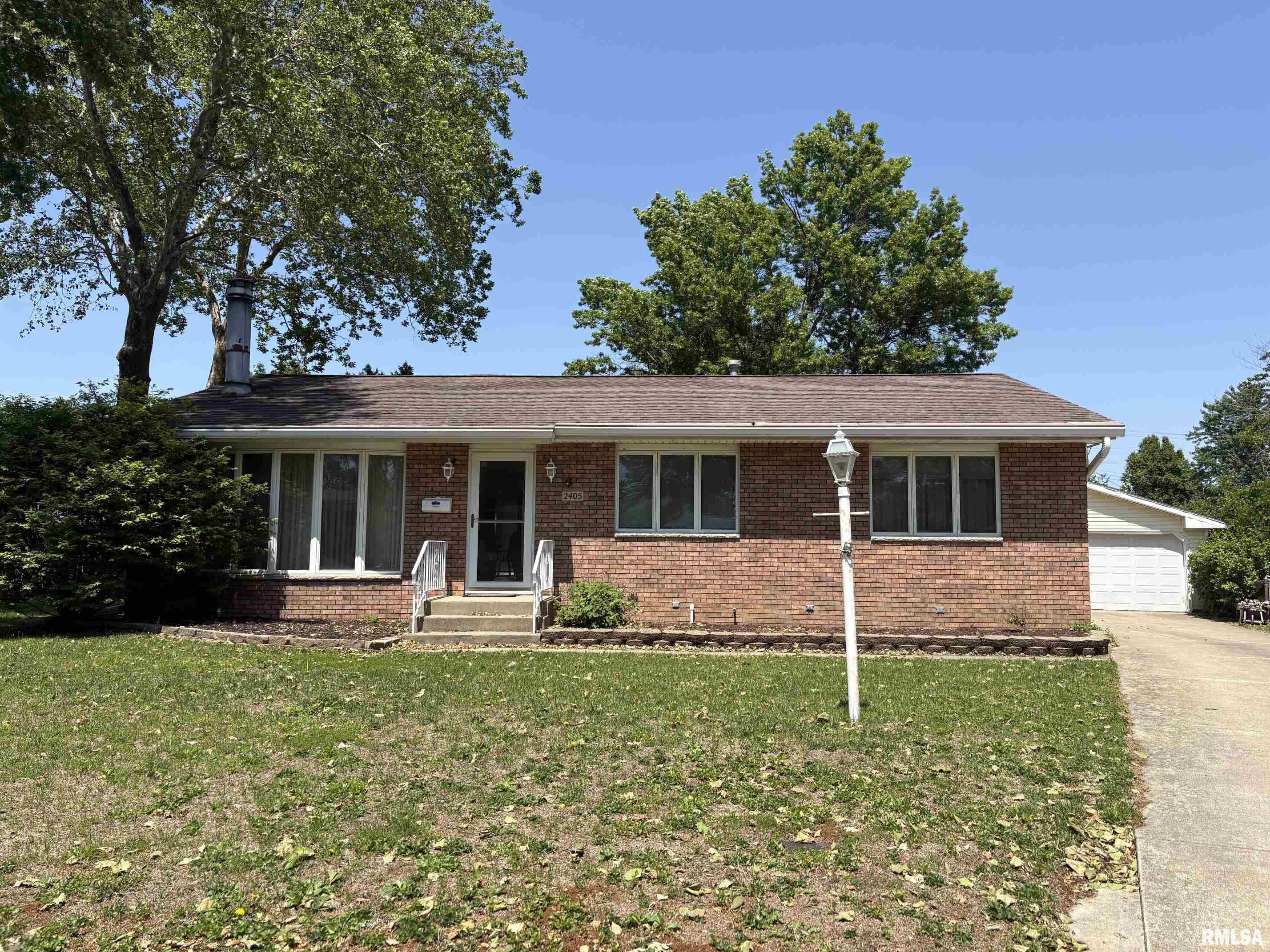 2405 Eastview Drive Springfield, IL 62702 - Photo 1 of 1
