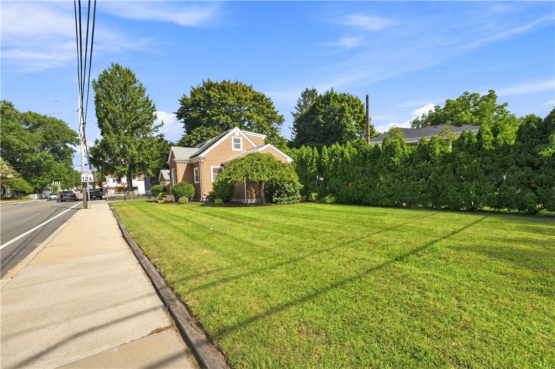 357 Old River Road Lincoln, RI 02838 - Photo 4 of 30 Gallery Image 4