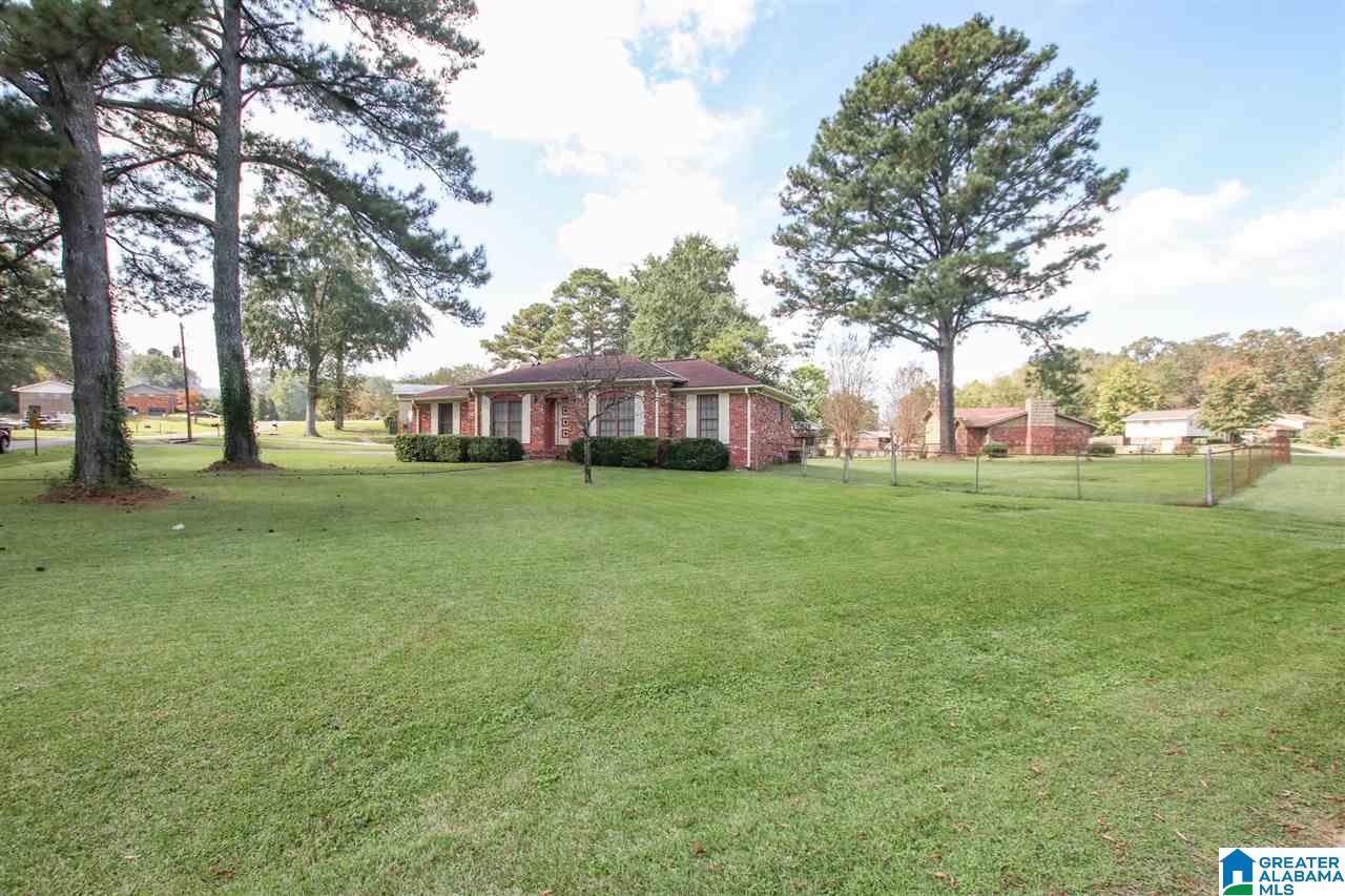 908 Crestview Drive Adamsville, AL 35005 - Photo 3 of 31
