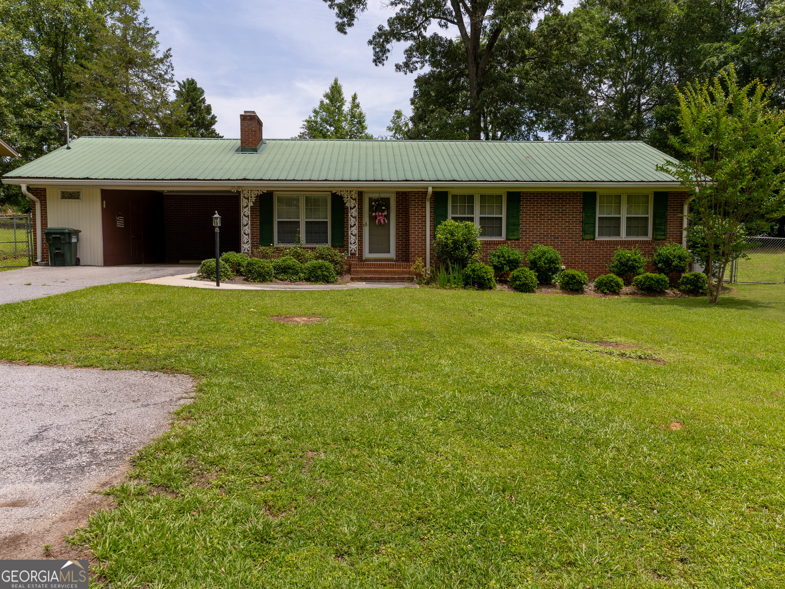 508 Ridgecrest Drive Elberton, GA 30635 - Photo 1 of 29 front view of a house and a yard