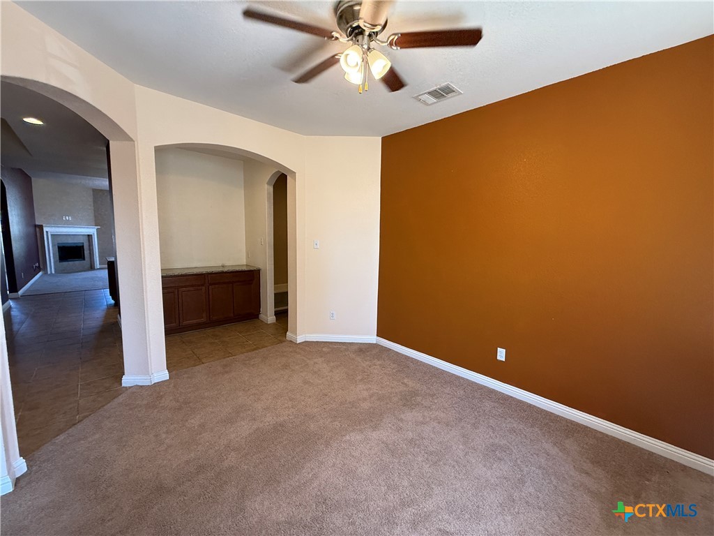 5607 Siltstone Loop Killeen, TX 76542 - Photo 15 of 48 an empty room with closet and windows