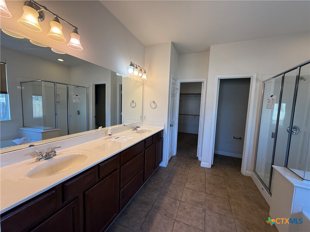 5607 Siltstone Loop Killeen, TX 76542 - Photo 20 of 48 a spacious bathroom with a double vanity sink and a mirror