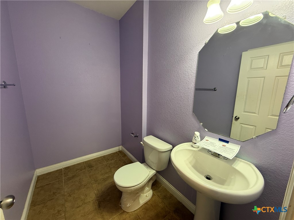 5607 Siltstone Loop Killeen, TX 76542 - Photo 26 of 48 a bathroom with a sink and a mirror