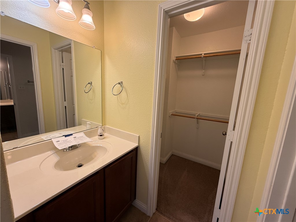5607 Siltstone Loop Killeen, TX 76542 - Photo 31 of 48 a bathroom with a sink a mirror and a shower