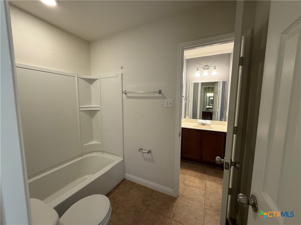 5607 Siltstone Loop Killeen, TX 76542 - Photo 32 of 48 a bathroom with a sink toilet and shower