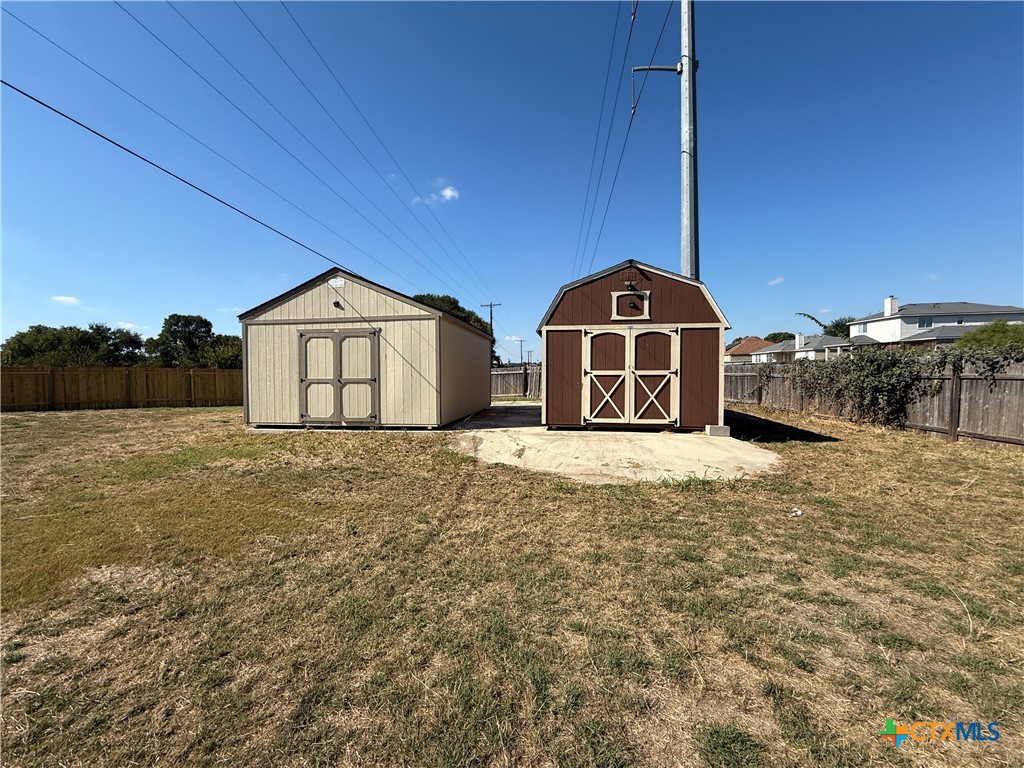 5607 Siltstone Loop Killeen, TX 76542 - Photo 46 of 48 a front view of a house with a yard and garage