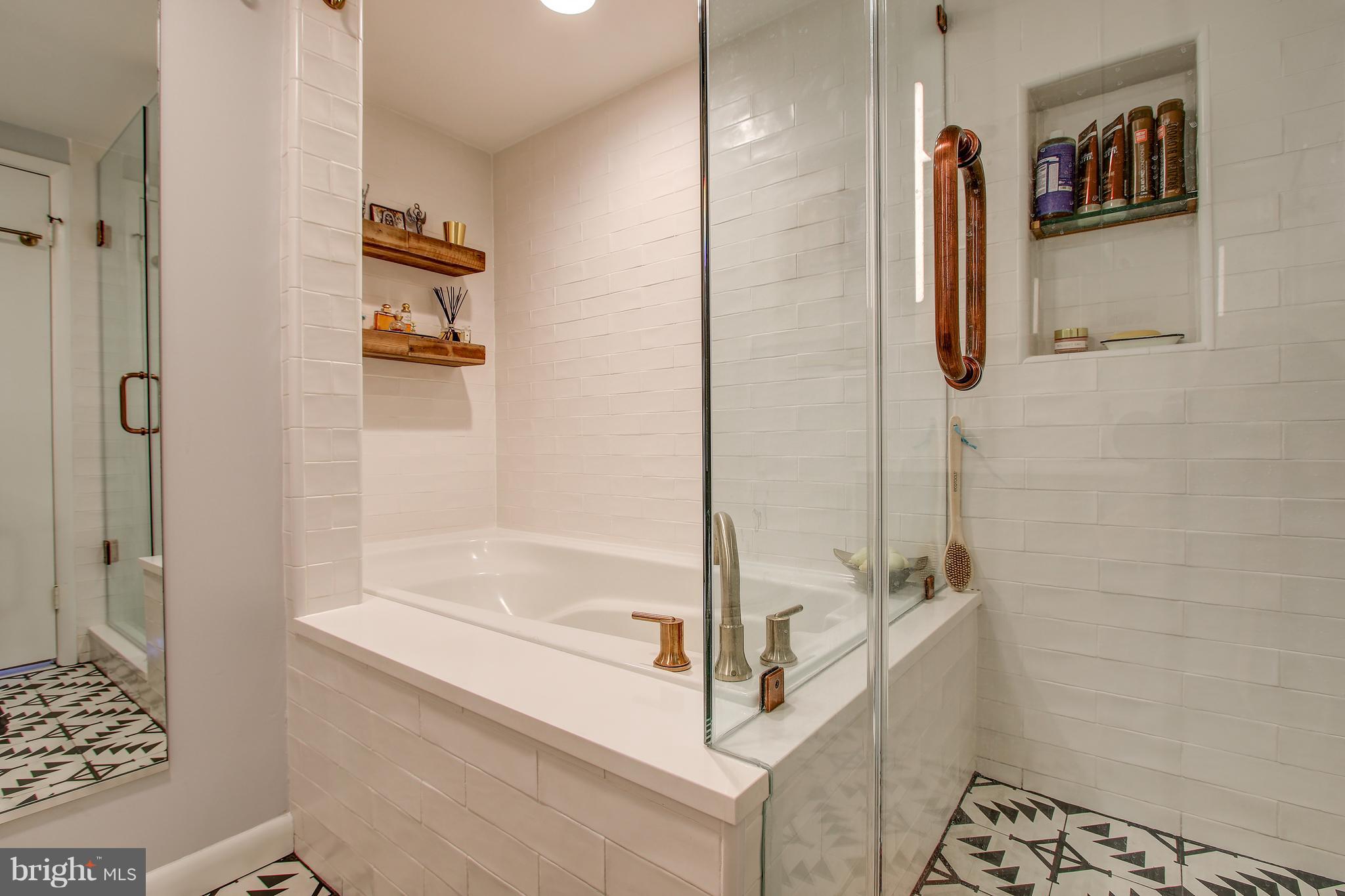 5624 Greentree Road Bethesda, MD 20817 - Photo 14 of 38 Full Bath