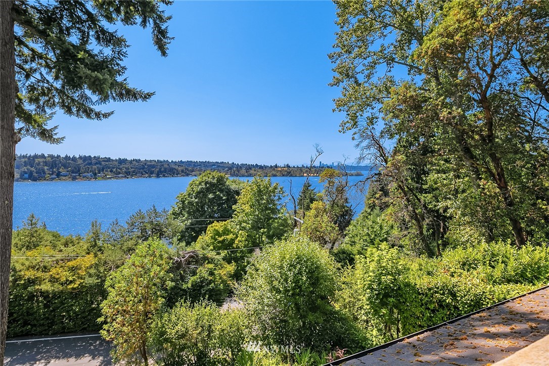 2234 Killarney Way Bellevue, WA 98004 - Photo 23 of 33