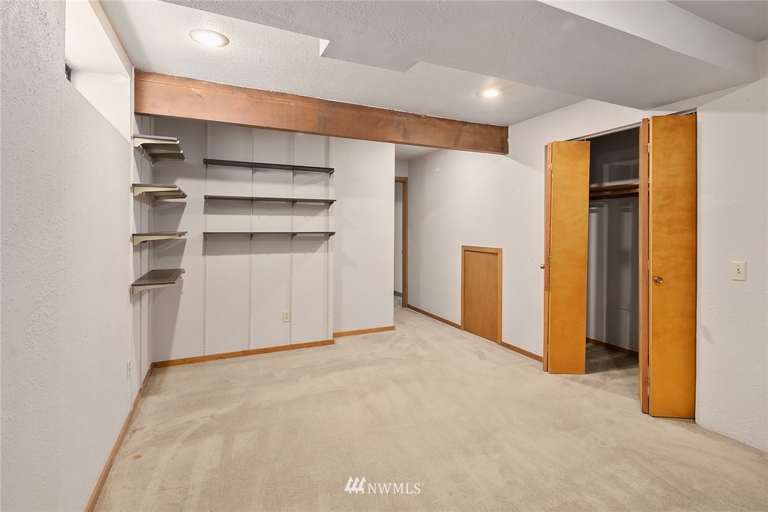 2234 Killarney Way Bellevue, WA 98004 - Photo 29 of 33