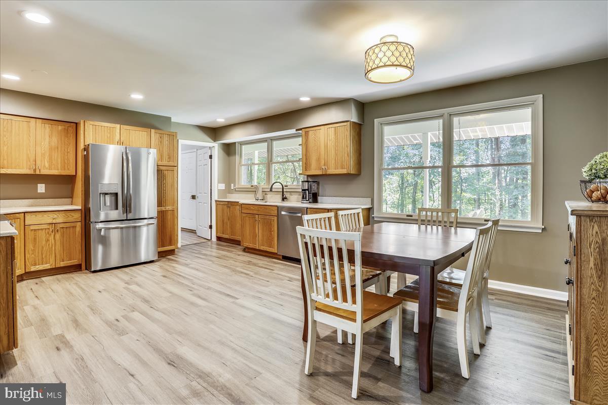 20315 West Hunter Road Bealsville, MD 20839 - Photo 13 of 73 Recessed lights & SS Appliances