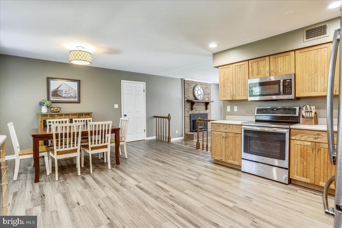 20315 West Hunter Road Bealsville, MD 20839 - Photo 4 of 73 OPEN Upgraded Kitchen