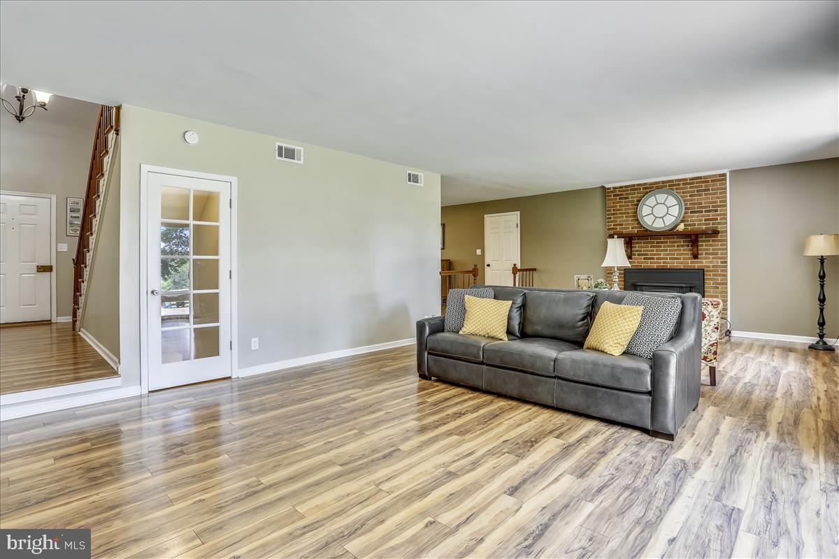 20315 West Hunter Road Bealsville, MD 20839 - Photo 8 of 73 Gracious GREAT ROOM w/ WOOD STOVE