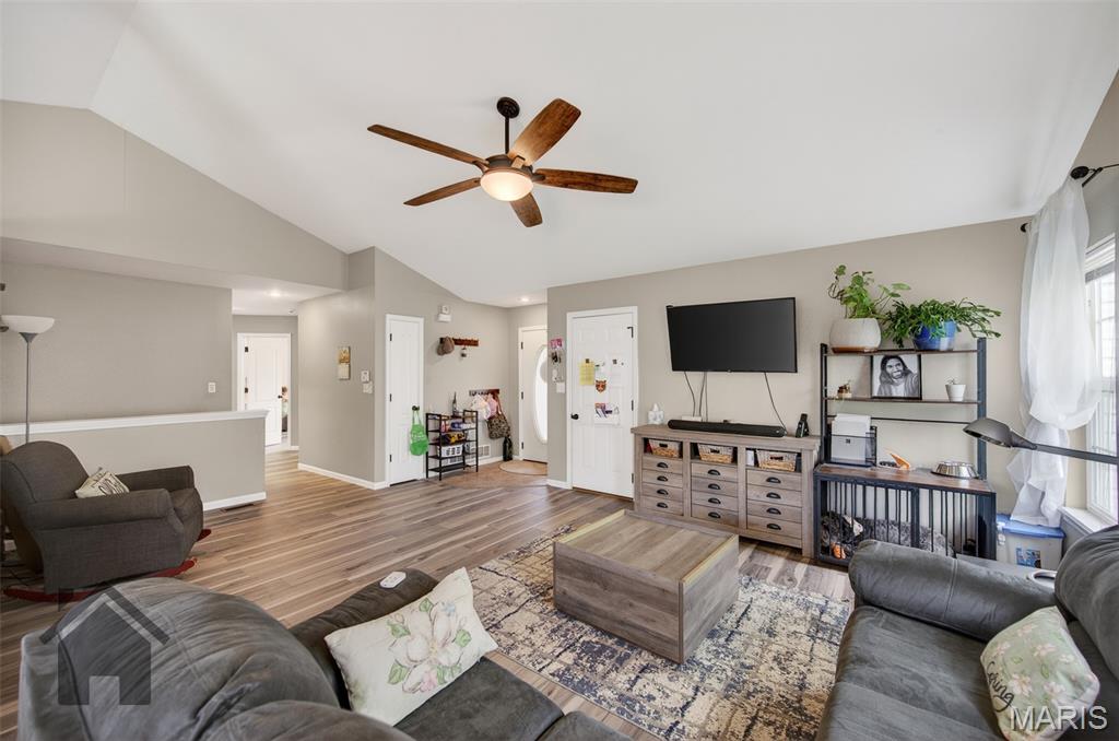 22953 Revelation Road Waynesville, MO 65583 - Photo 5 of 40
