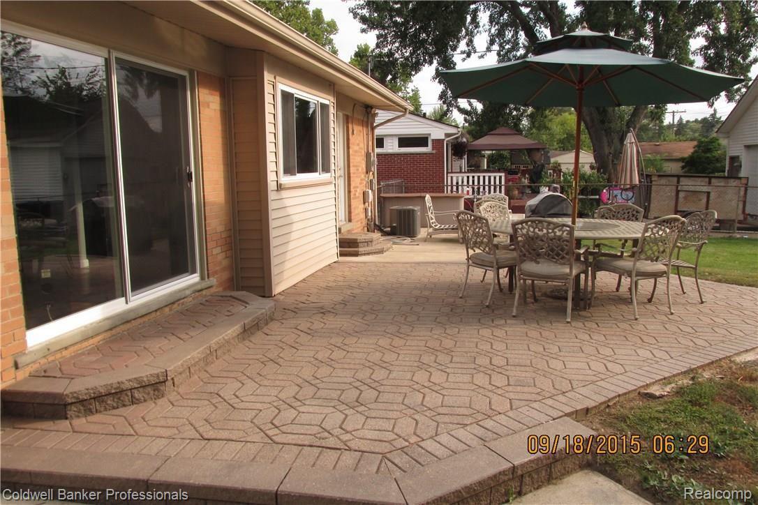 17241 Rougeway Street Livonia, MI 48152 - Photo 18 of 32 IMG_2038 - Copy.JPG