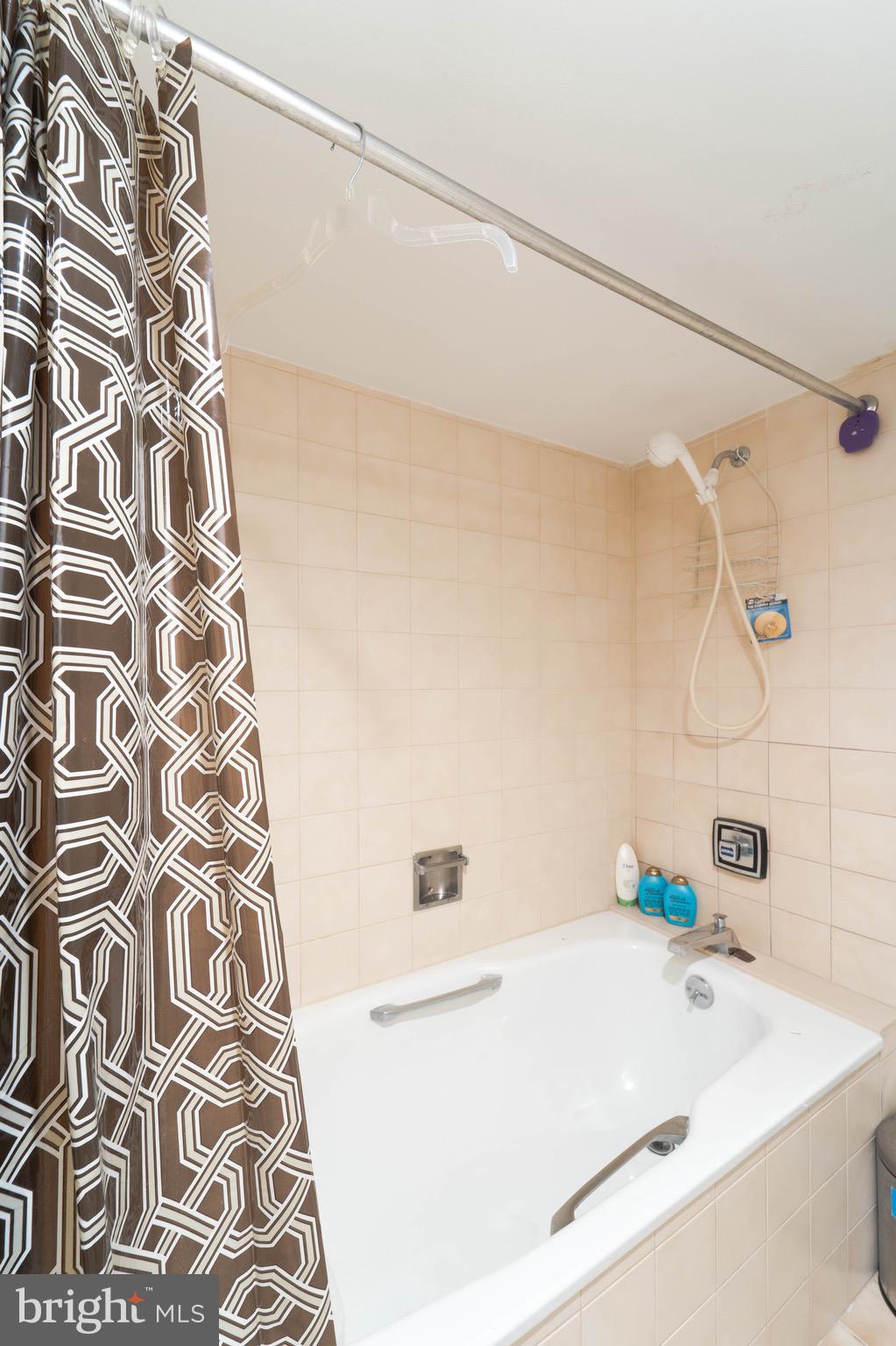 1808 Old Meadow Road, Unit 805 McLean, VA 22102 - Photo 25 of 58 a bathroom with a sink and a bathtub