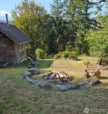 a view of a backyard with wooden floor
