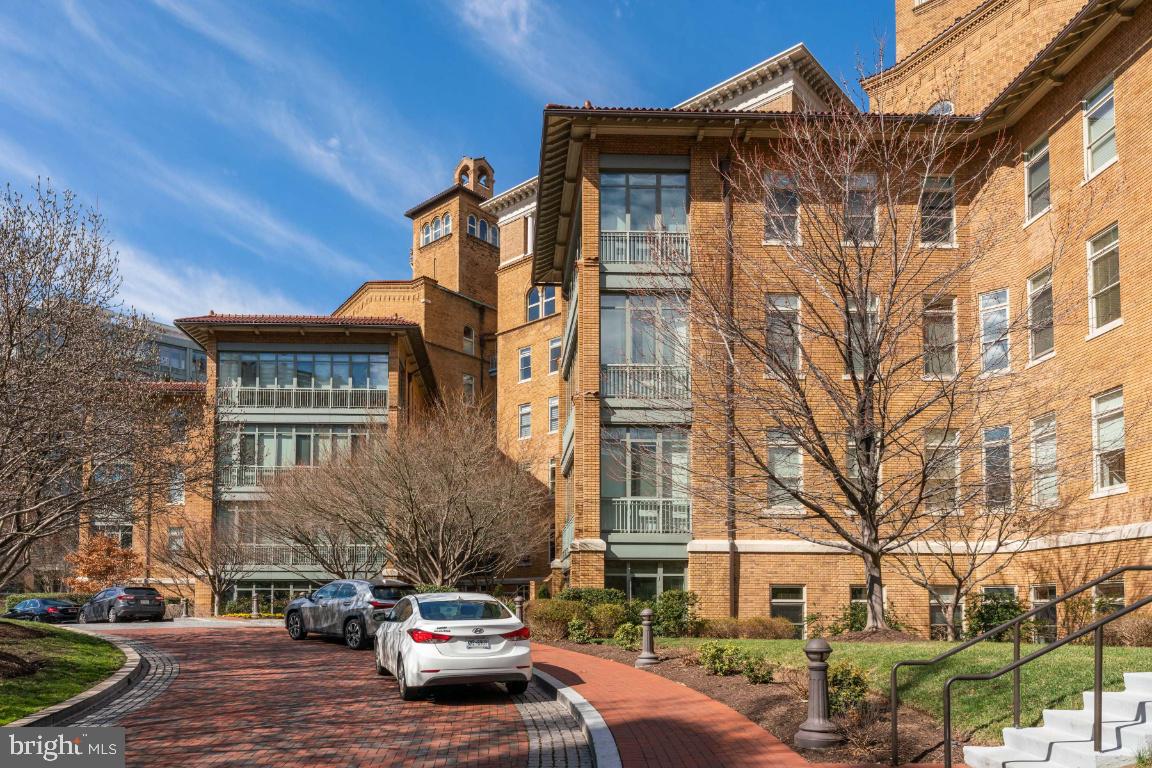 2425 L Street Northwest, Unit 233 Washington, DC 20037 - Photo 2 of 37 Gallery Image 2