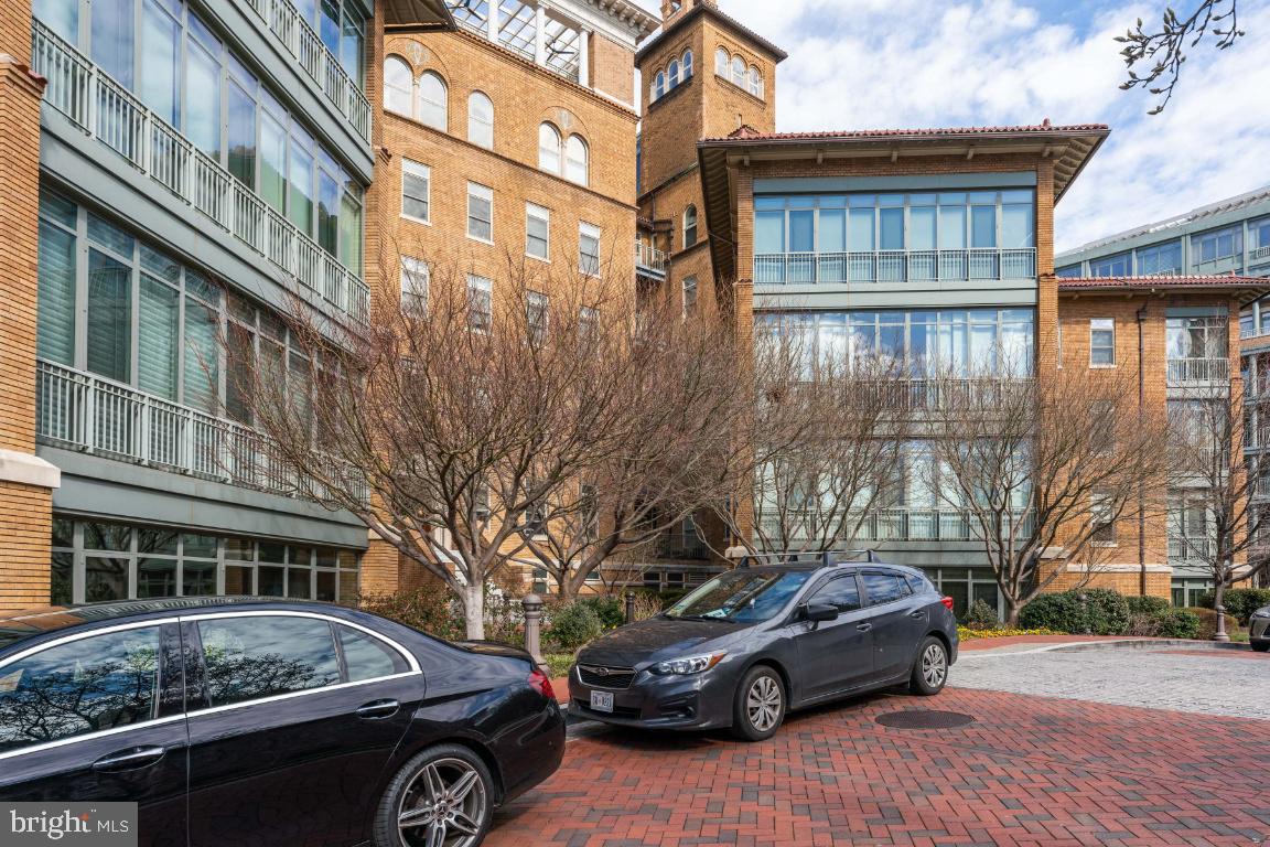 2425 L Street Northwest, Unit 233 Washington, DC 20037 - Photo 3 of 37 Gallery Image 3