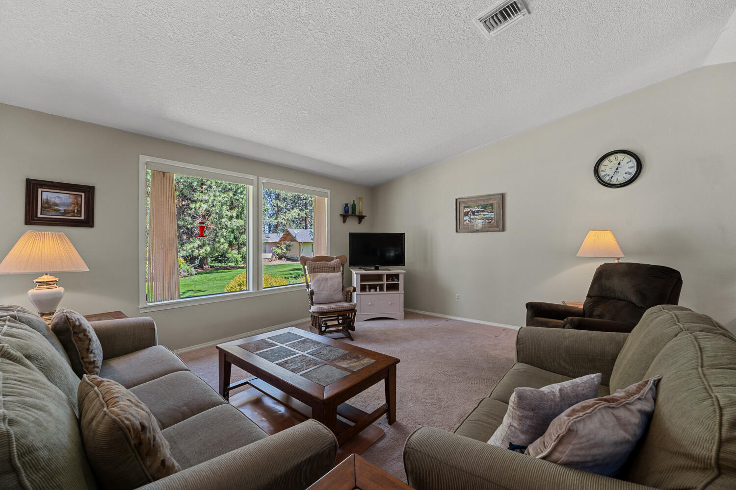 20434 Mainline Road Bend, OR 97702 - Photo 5 of 46 5