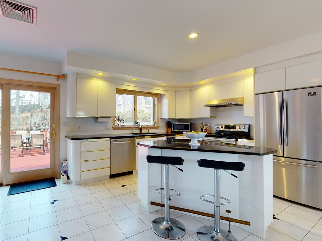 40 Raffaele Drive Waltham, MA 02452 - Photo 18 of 41 Gallery Image 18