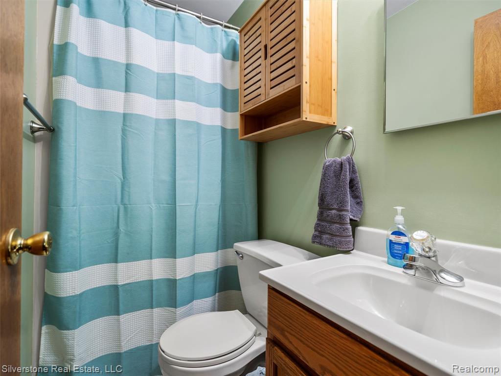 2807 Hartline Drive Rochester Hills, MI 48309 - Photo 20 of 35
