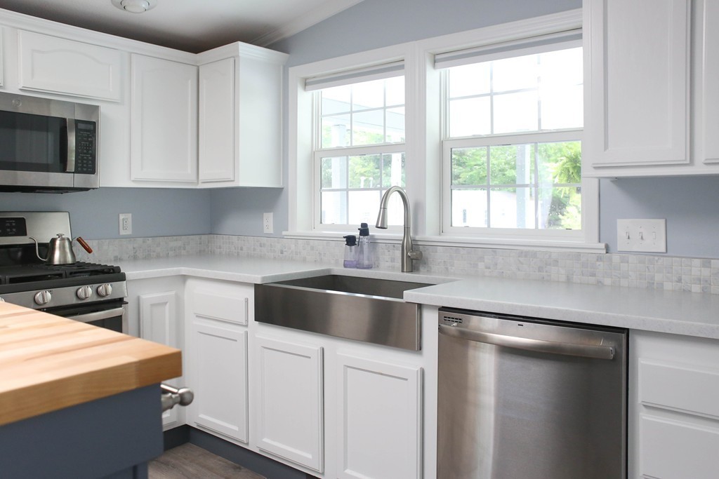 9 Medallion Road Holbrook, MA 02343 - Photo 4 of 26 Gallery Image 4