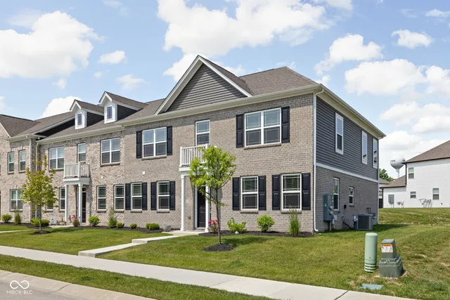 $330,000 | 2892 Maricopa Boulevard, Whitestown, IN 46075