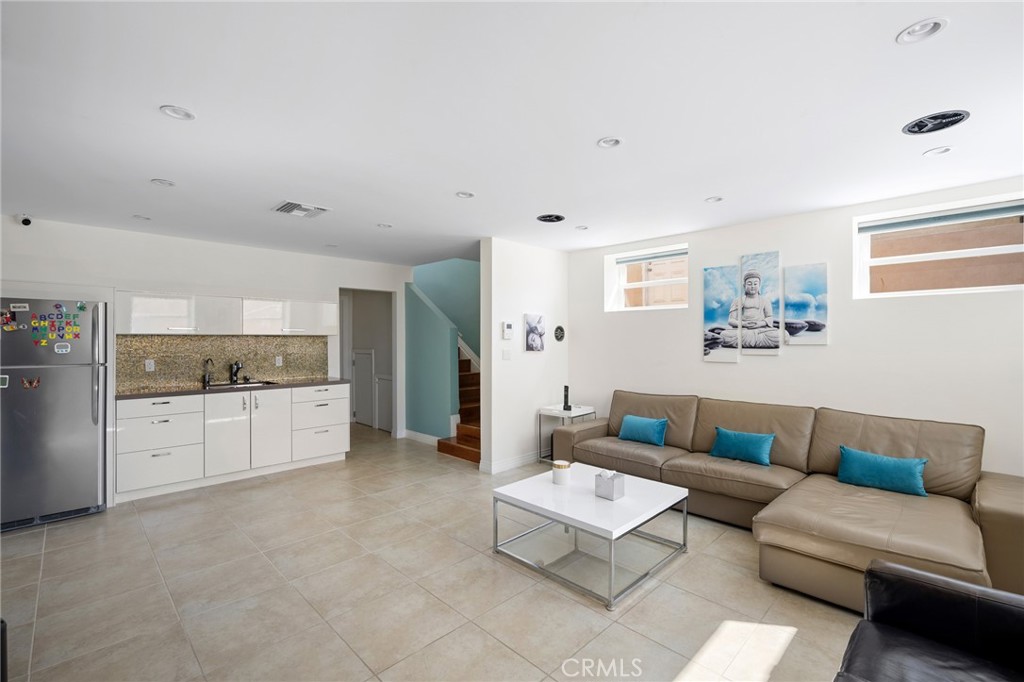 2040 West Kenneth Road Glendale, CA 91201 - Photo 38 of 64