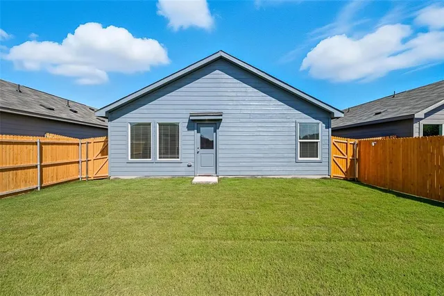 a view of a house with backyard