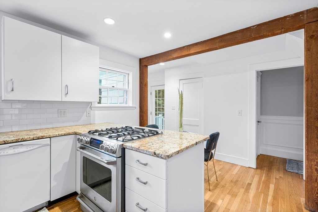 8 Tappan Road Wellesley, MA 02482 - Photo 12 of 33