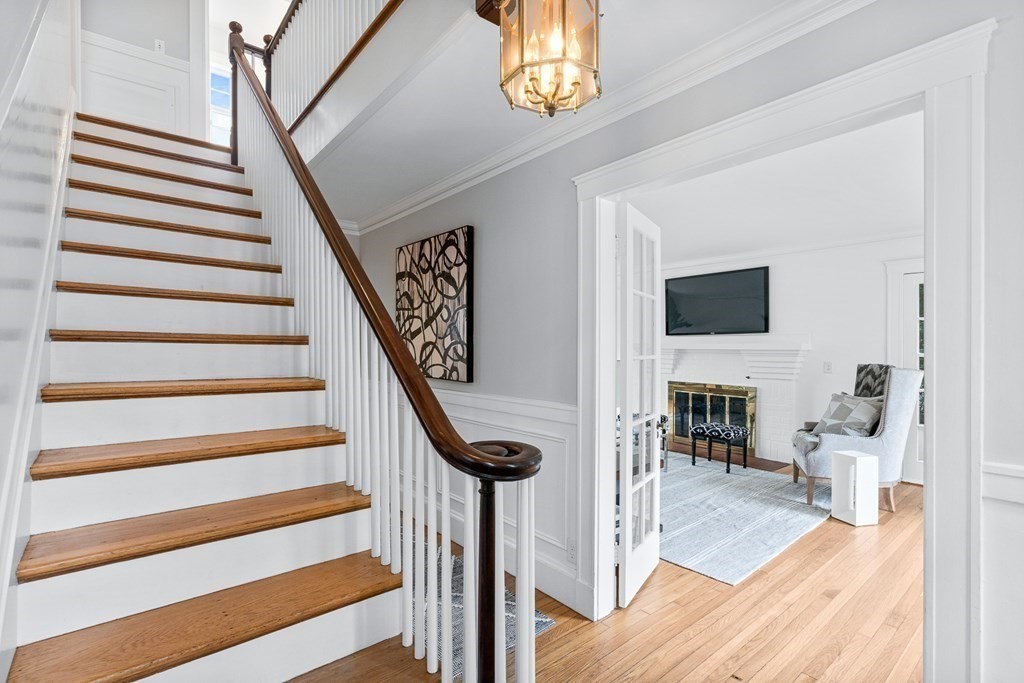 8 Tappan Road Wellesley, MA 02482 - Photo 2 of 33