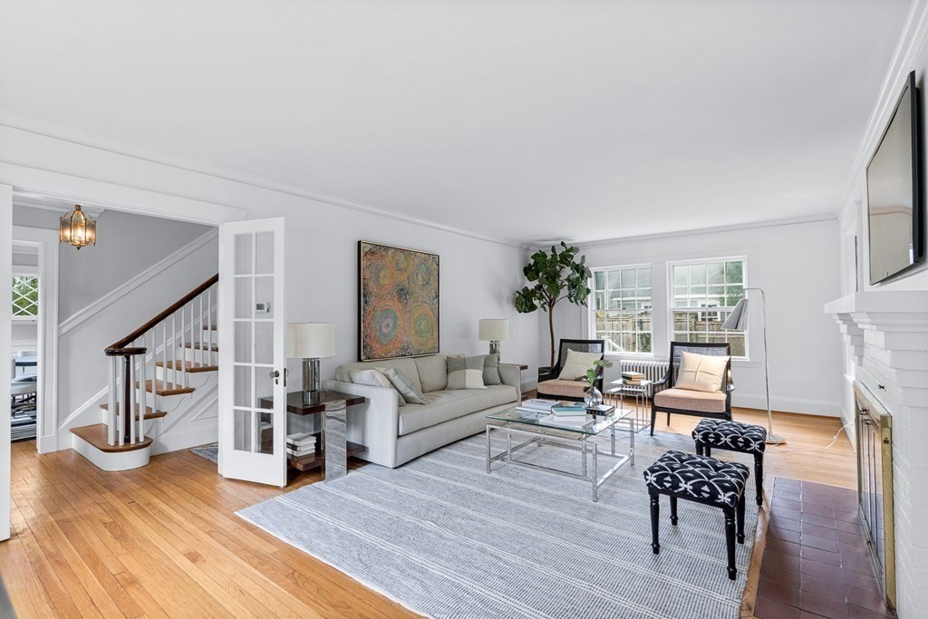 8 Tappan Road Wellesley, MA 02482 - Photo 3 of 33