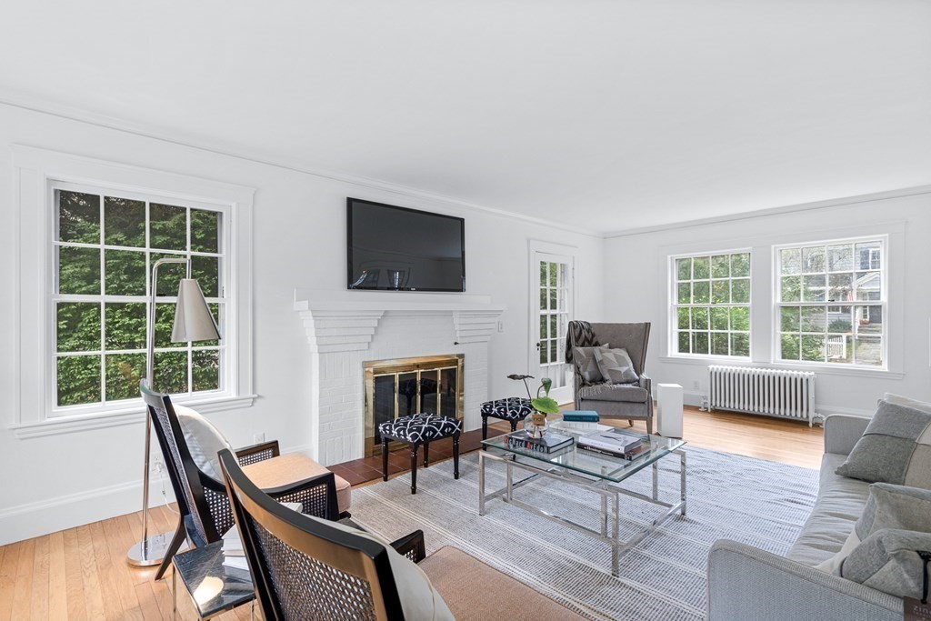 8 Tappan Road Wellesley, MA 02482 - Photo 4 of 33