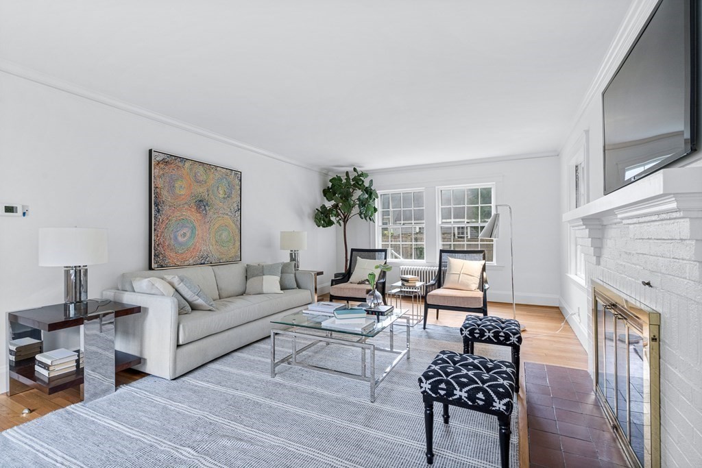8 Tappan Road Wellesley, MA 02482 - Photo 5 of 33