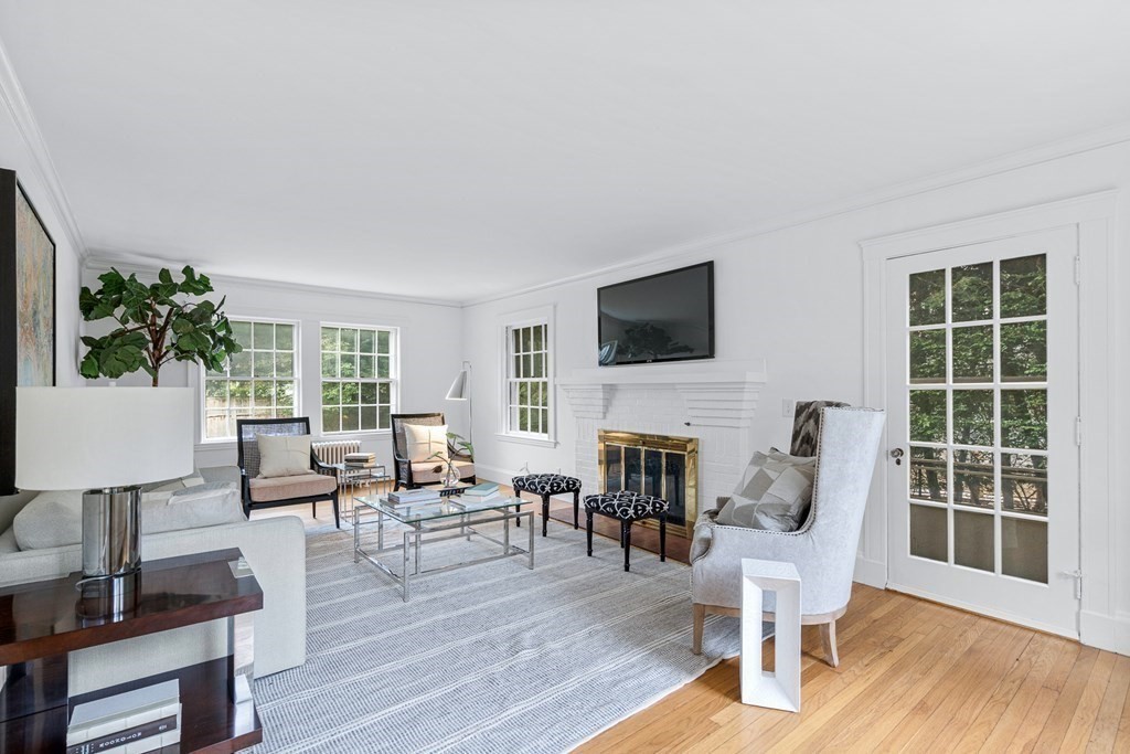 8 Tappan Road Wellesley, MA 02482 - Photo 7 of 33
