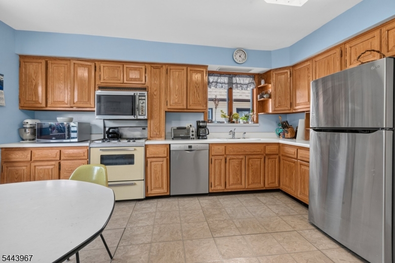 132 Hillside Road Elizabeth, NJ 07208 - Photo 13 of 29