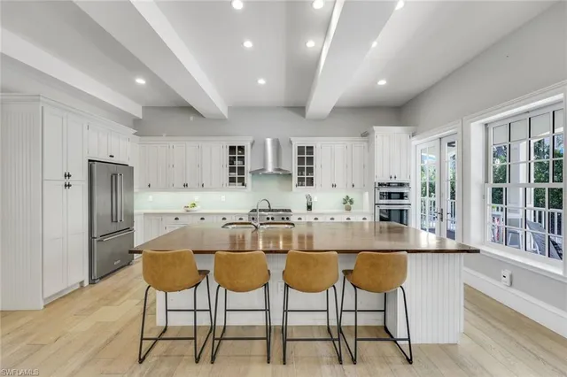 $8,390,000 | 1550 Gordon Drive, Naples, FL 34102